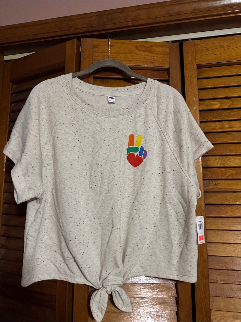 Women’s Cream Speckled Tie-Front Tee with Rainbow Heart Peace Graphic